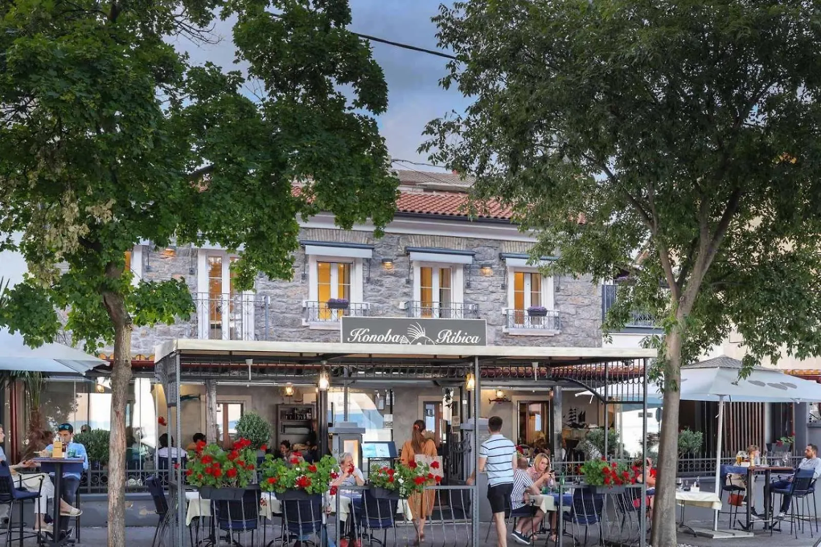 Private Fenced Garden With Bbq Area Minutes From The Beach - Urban Secret Kantrida Rijeka Croatia