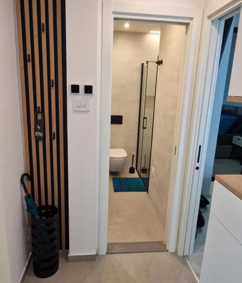 Private Fenced Garden With Bbq Area Only Minutes From The Beach - Urban Secret Kantrida 리예카 아파트