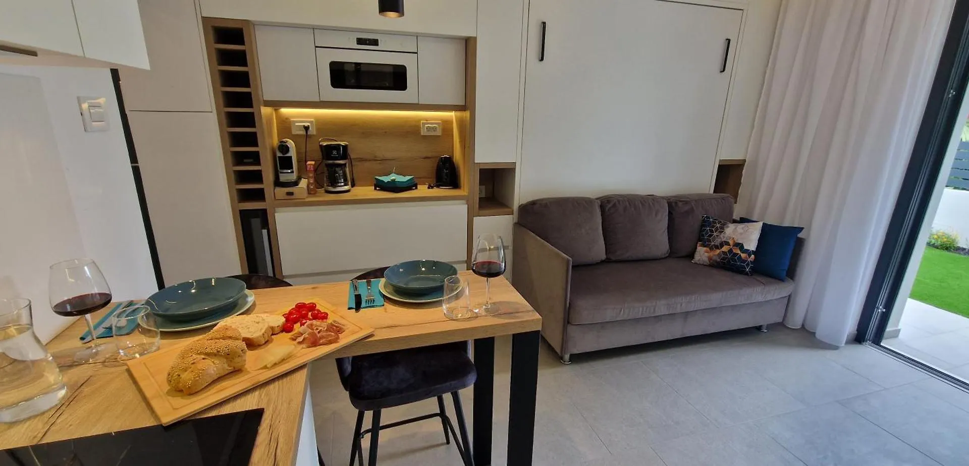 아파트 Private Fenced Garden With Bbq Area Only Minutes From The Beach - Urban Secret Kantrida 리예카